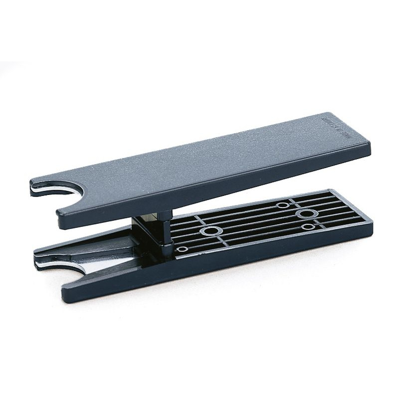 Photographic cassette/patron opener 135