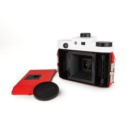 HOLGA 120 GCFN, fotoaparát s bleskom a skleneným objektívom, červený