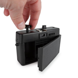 HOLGA 135BC ALL BLACK Edition 35 mm, fotoaparát